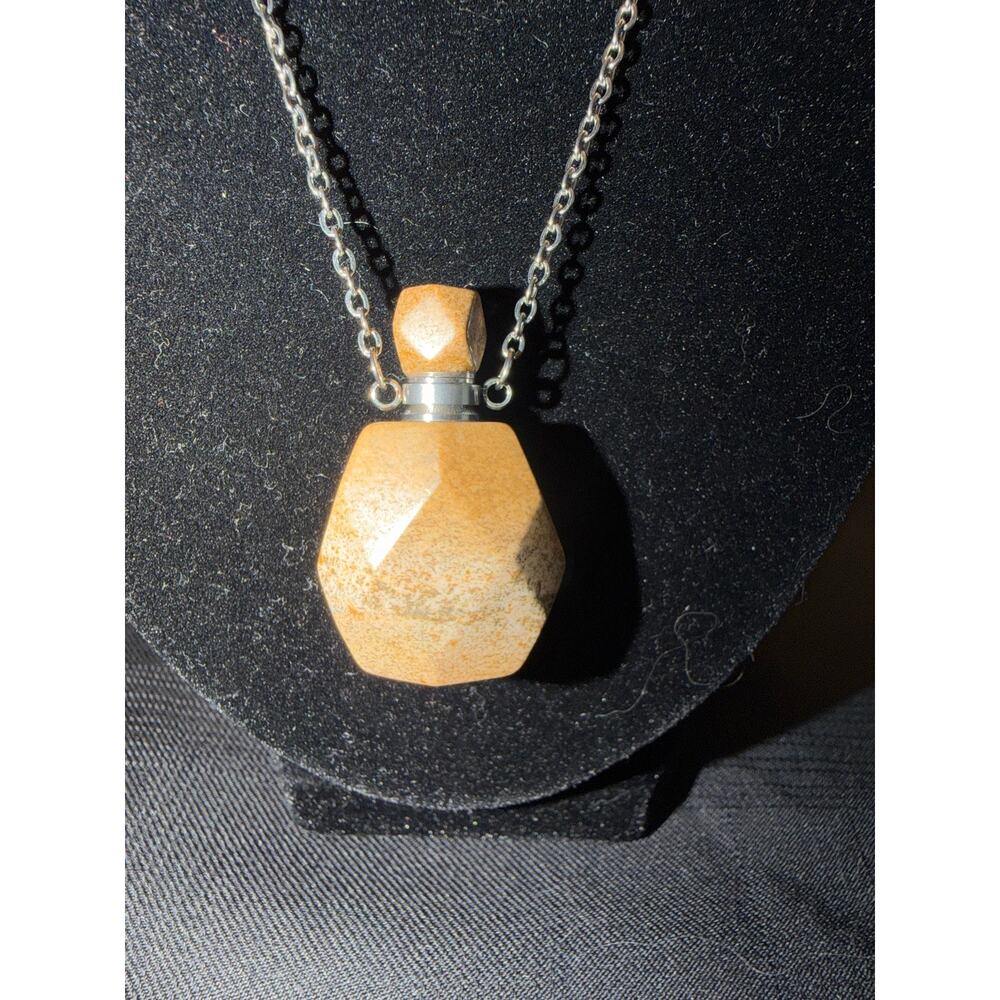 NWOT Faceted Picture Jasper perfume bottle pendant, on an 18” silver tone chain